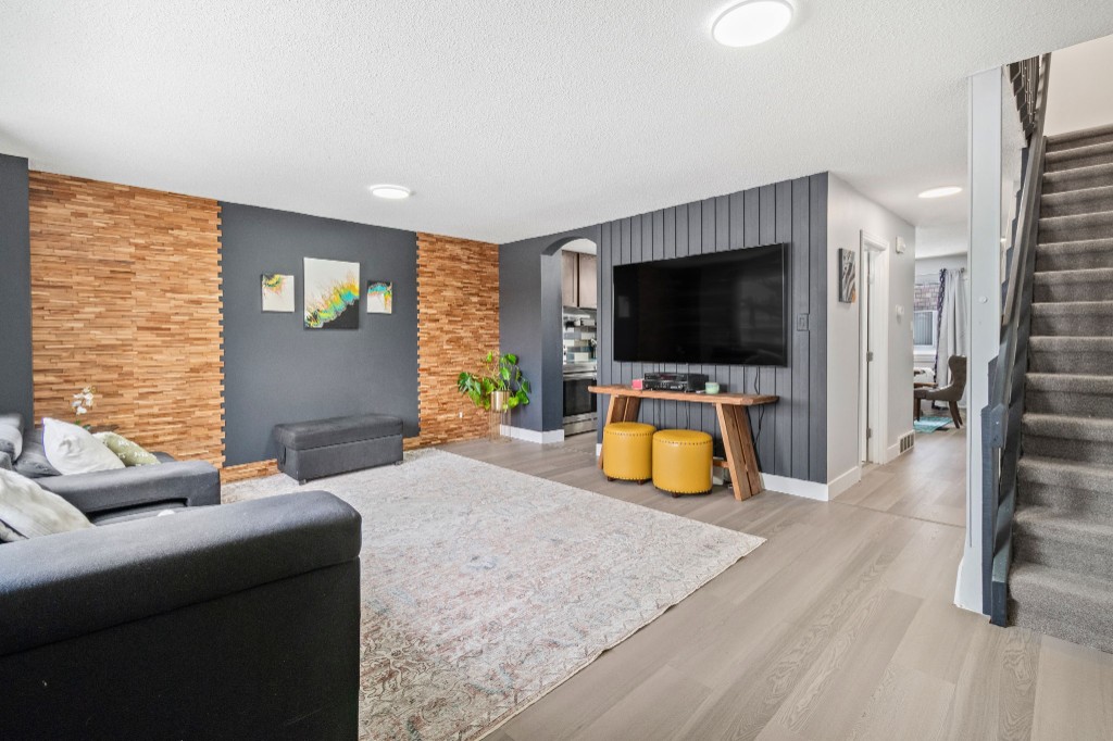 209 Village On The Green NW