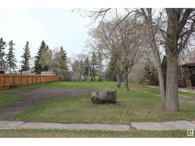 Interior photo 1 of 5330 49 AV