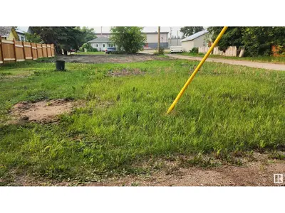 Interior photo 4 of 5113 52 AV