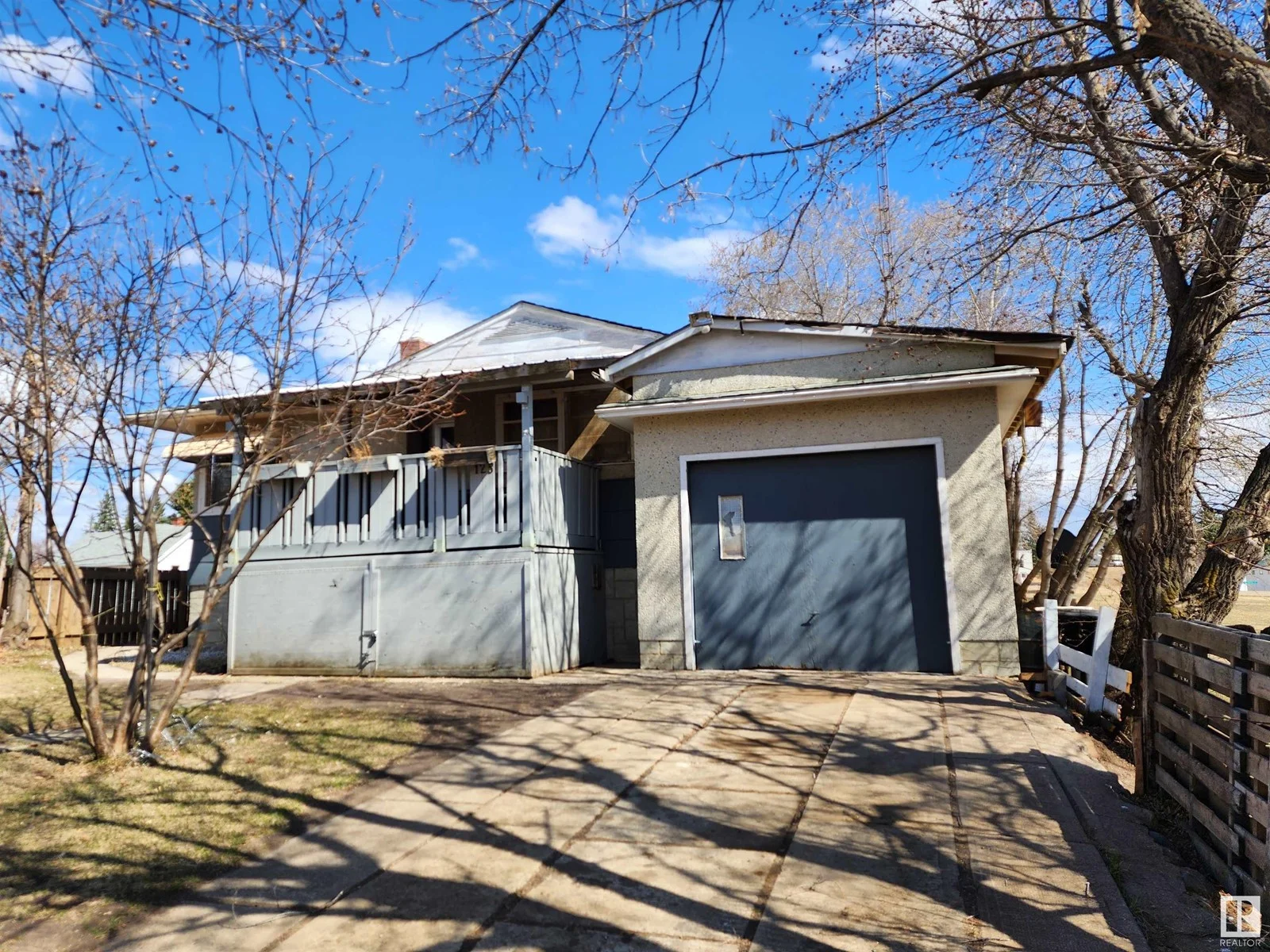 125 1st ST W, Derwent - 2 bedroom Detached Single Family for sale