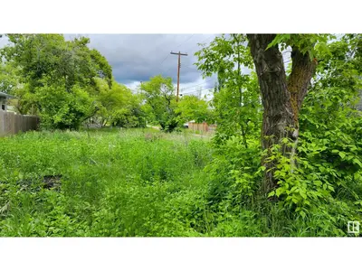 Interior photo 1 of 5114 51 AV