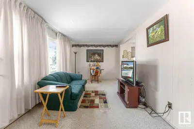 Interior photo 3 of 4715 47 AV