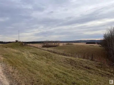 Interior photo 2 of SW-28-53-6- W5