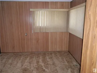 Interior photo 4 of 4907 & 4911 47 AV