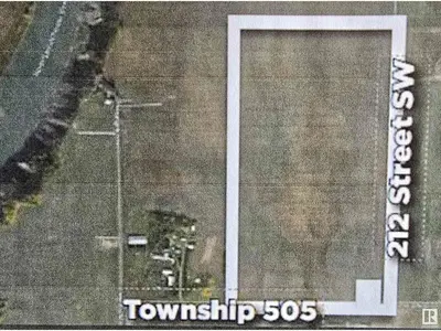 Interior photo 4 of 20510 89 AV SW SW