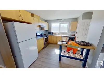 Interior photo 4 of 12 IVY CR