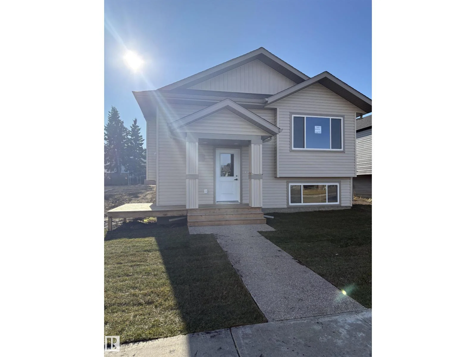 7413 44 AV, Camrose - 3 bedroom House for sale
