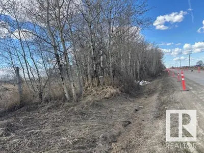 Interior photo 4 of 2103 ELLERSLIE RD SW