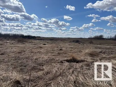 Interior photo 1 of 2103 ELLERSLIE RD SW