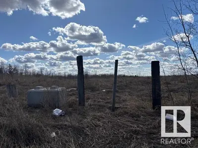 Interior photo 3 of 2103 ELLERSLIE RD SW
