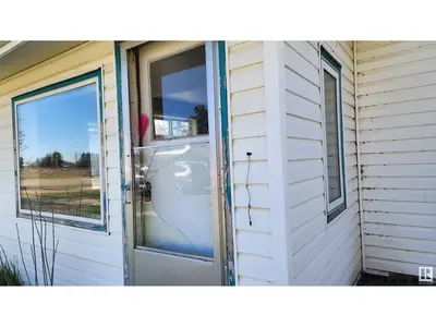 Interior photo 3 of 5012 51 ST