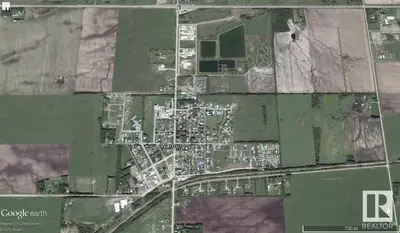 Interior photo 1 of 4516 50 AV