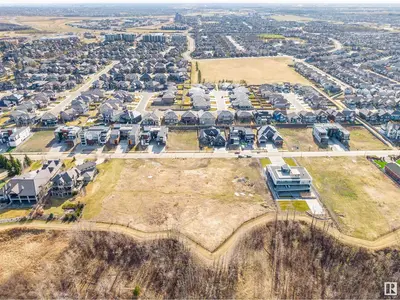 Interior photo 3 of 32 WINDERMERE DR SW