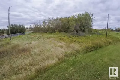 Interior photo 4 of 204 61305 Rg Rd 455