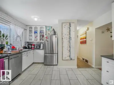 Interior photo 4 of 9524 129A AV NW