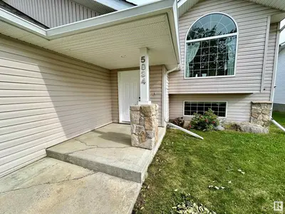 Interior photo 1 of 5834 46 AV