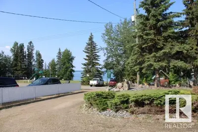 Interior photo 3 of 28 Silver Beach