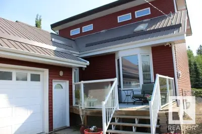 Interior photo 4 of 28 Silver Beach