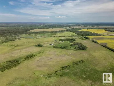 Interior photo 4 of 57022 RGE ROAD 213