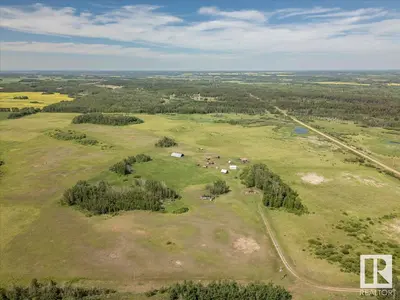 Interior photo 3 of 57022 RGE ROAD 213