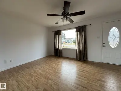 Interior photo 4 of 4505 52 ST