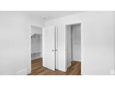 Interior photo 3 of 922 19 AV NW