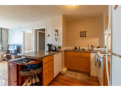 Interior photo 4 of #805 9730 106 ST NW