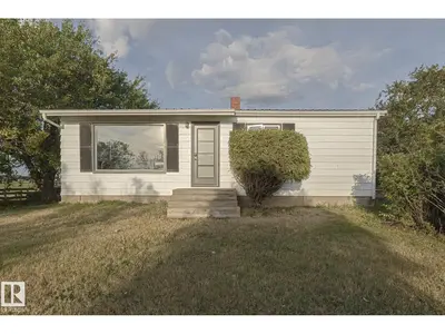 Interior photo 1 of 660041 Range Road 20