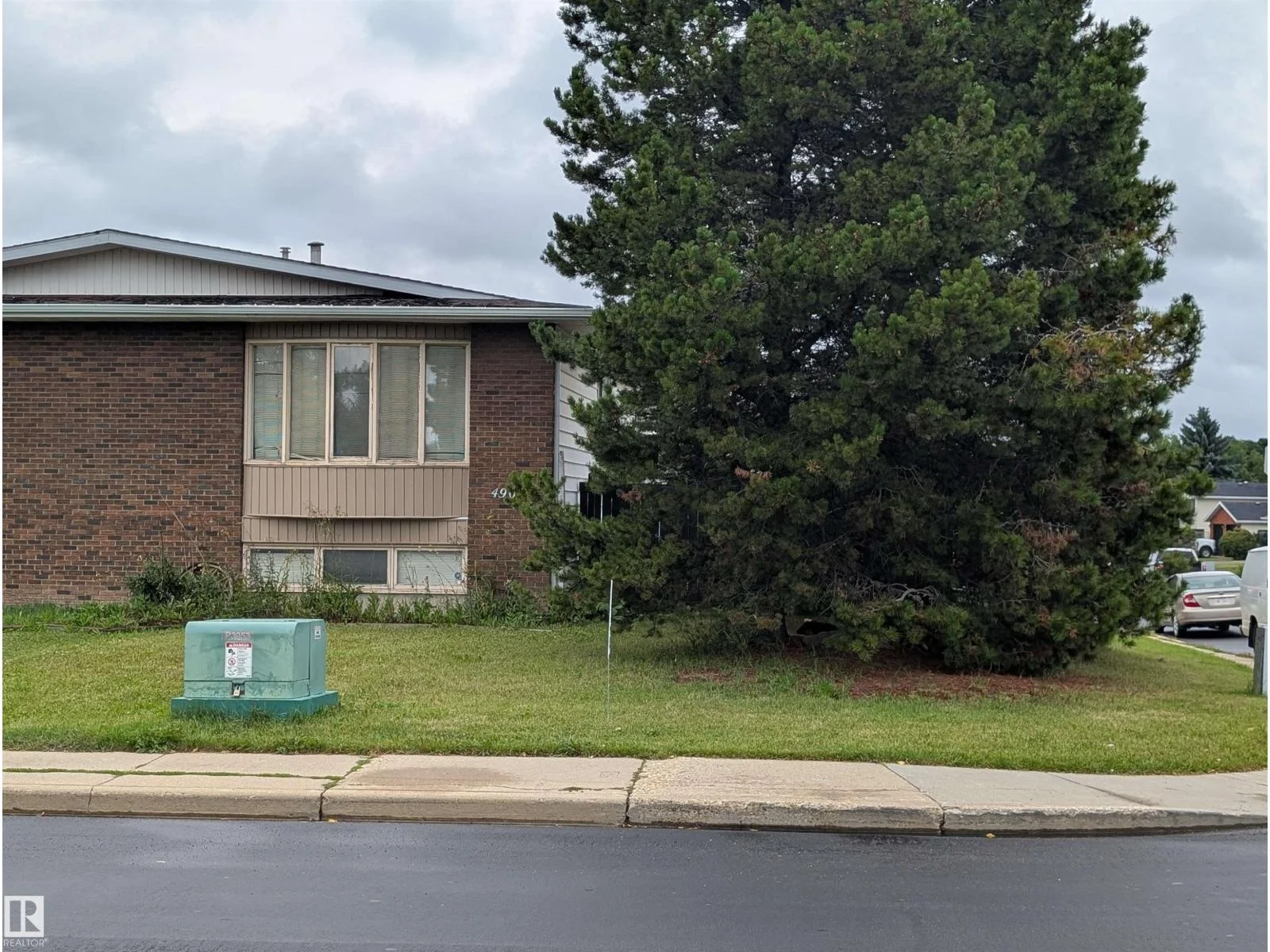 4904 19 AV NW, Edmonton - 6 bedroom Duplex for sale