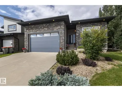 Interior photo 3 of 3036 58 AV NE