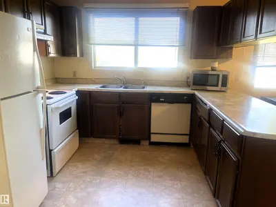 Interior photo 2 of 4821 52 Ave
