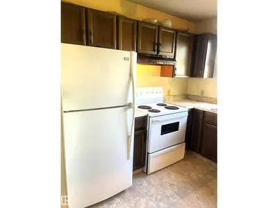 Interior photo 3 of 4821 52 Ave