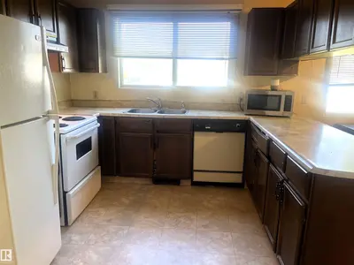 Interior photo 2 of 4821 52 Ave