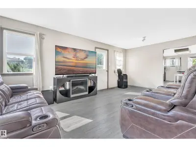 Interior photo 2 of 4702 50 AV