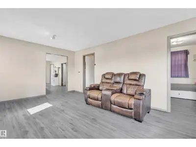 Interior photo 4 of 4702 50 AV