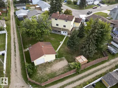 Interior photo 1 of 1102 13 AV