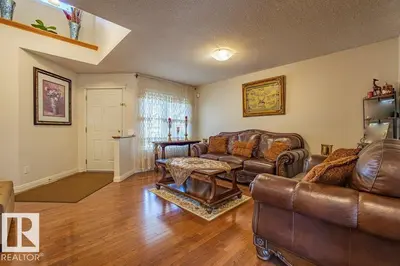 Interior photo 3 of 1119 114 ST SW