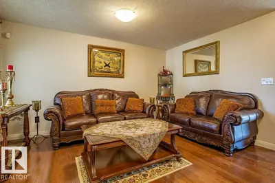 Interior photo 2 of 1119 114 ST SW