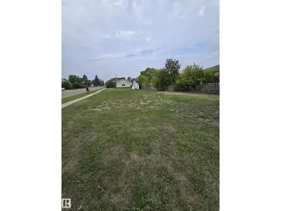 Interior photo 2 of 822 16 AV