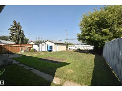 Interior photo 2 of 4422 49 AV