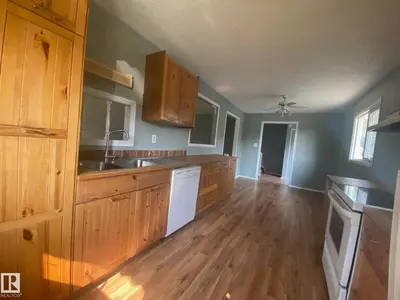 Interior photo 2 of 5424 55 AV