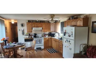 Interior photo 3 of 5002 - 50 AV