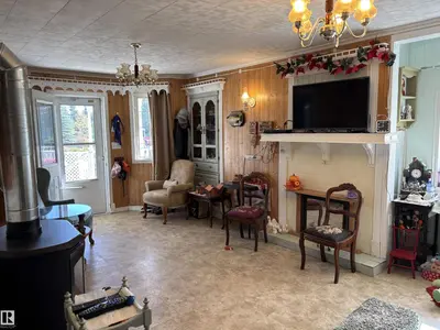 Interior photo 4 of 140 Russel DR