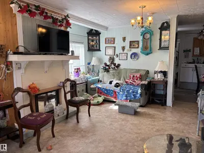Interior photo 3 of 140 Russel DR