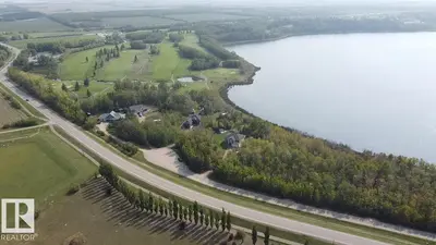 Interior photo 3 of 2 46321 TWP RD 611