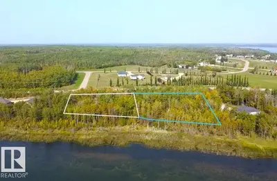 Interior photo 2 of 2 46321 TWP RD 611