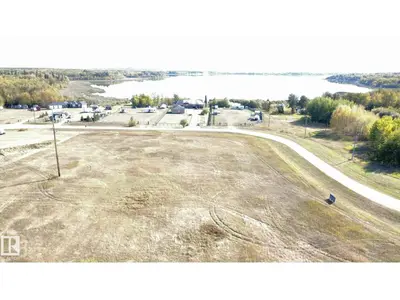 Interior photo 1 of 9 Bechthold Bay /104, 191054 twp 652