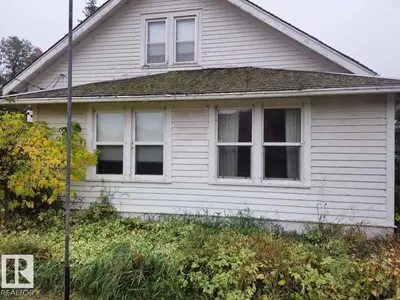 Interior photo 4 of 4924 53 ST