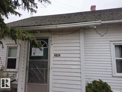 Interior photo 2 of 4924 53 ST