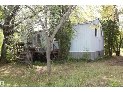 Interior photo 3 of 5014 49 AVENUE